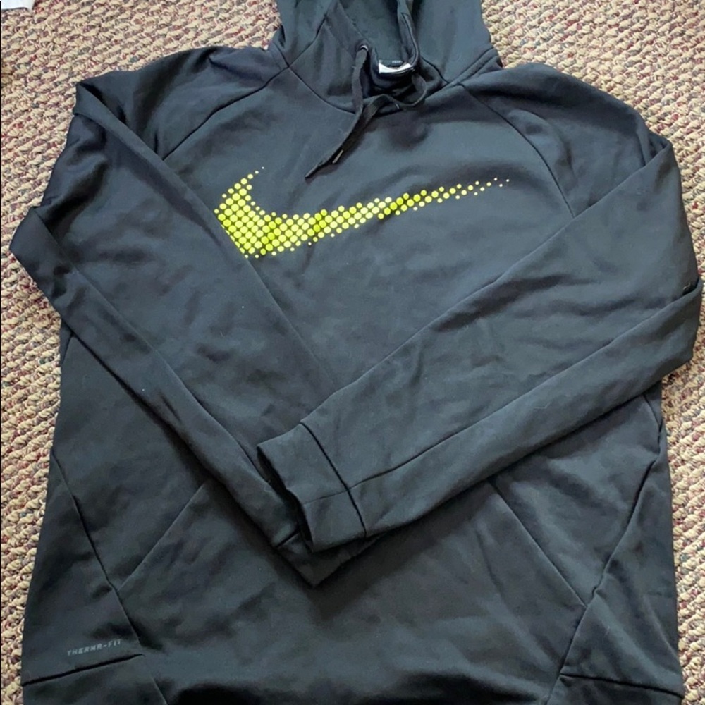 Men’s NIKE therma-fit sweatshirt size XL